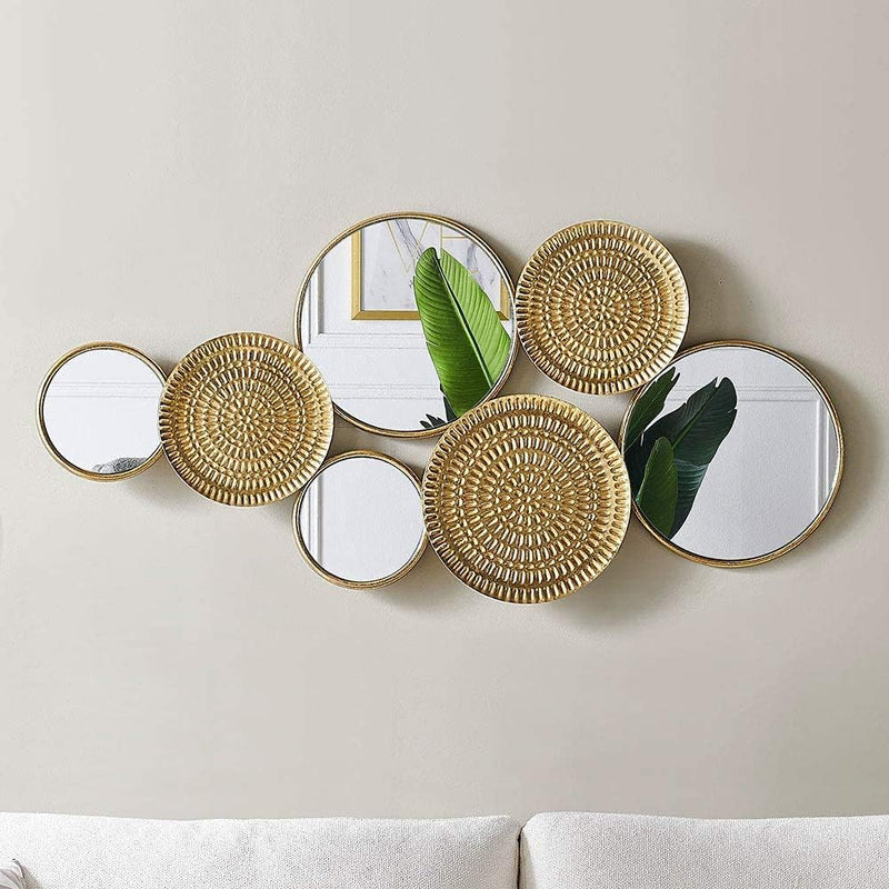 Home decoration metal wall ornaments, a mirror with multiple circular lenses, large modern wall art sculptures for decoration, suitable for living rooms, offices, and bedrooms. Dimensions: 45.3 x 1.9 x 21.6 inches. Made of gold material. Z6