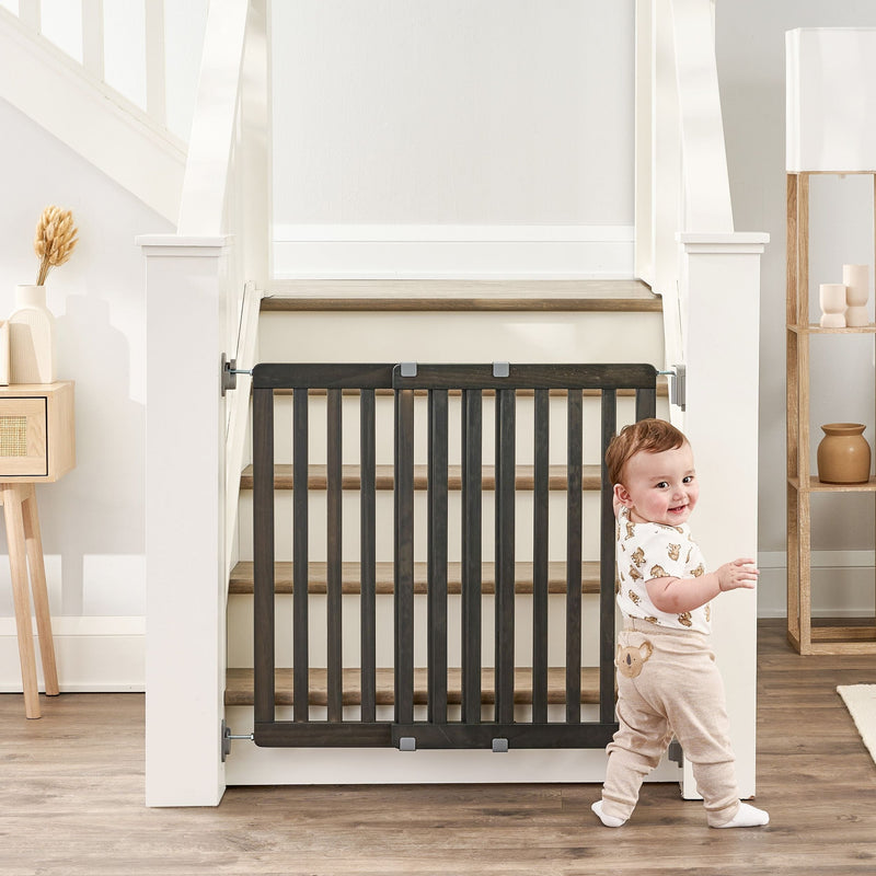 Regalo Wooden Top of Stairs Baby Gate Q5